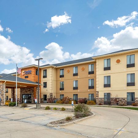 Comfort Inn & Suites Cedar Rapids North - Collins Road Экстерьер фото