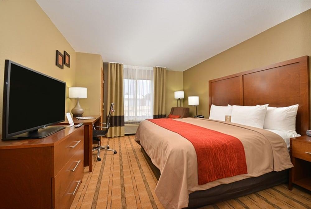 Comfort Inn & Suites Cedar Rapids North - Collins Road Экстерьер фото