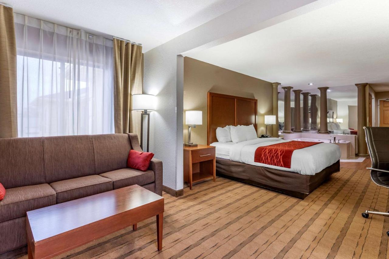 Comfort Inn & Suites Cedar Rapids North - Collins Road Экстерьер фото