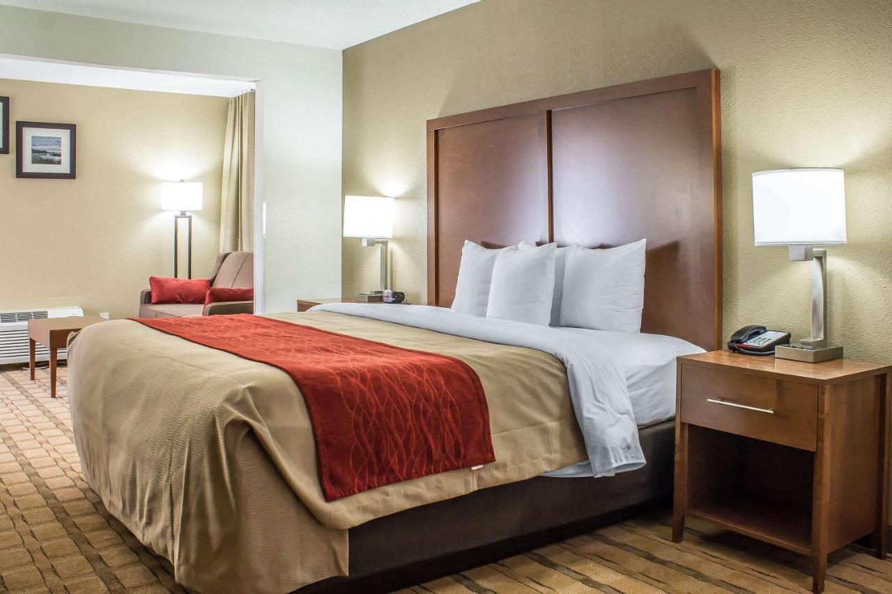 Comfort Inn & Suites Cedar Rapids North - Collins Road Экстерьер фото