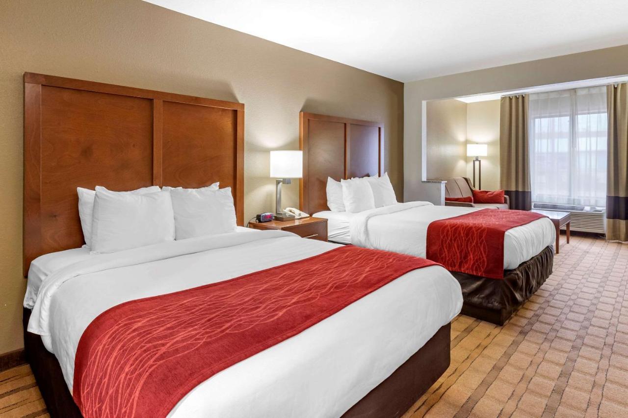 Comfort Inn & Suites Cedar Rapids North - Collins Road Экстерьер фото
