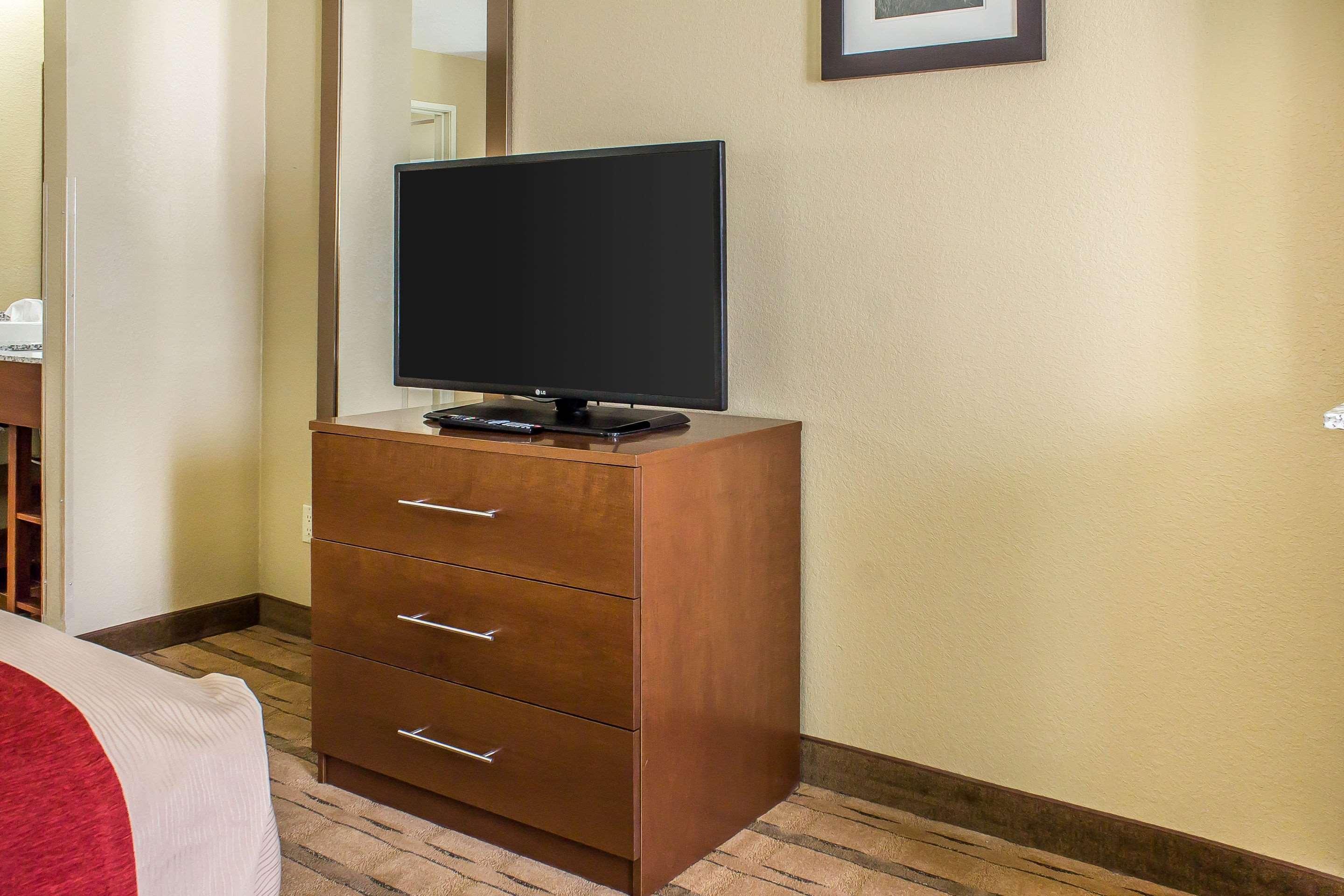 Comfort Inn & Suites Cedar Rapids North - Collins Road Экстерьер фото