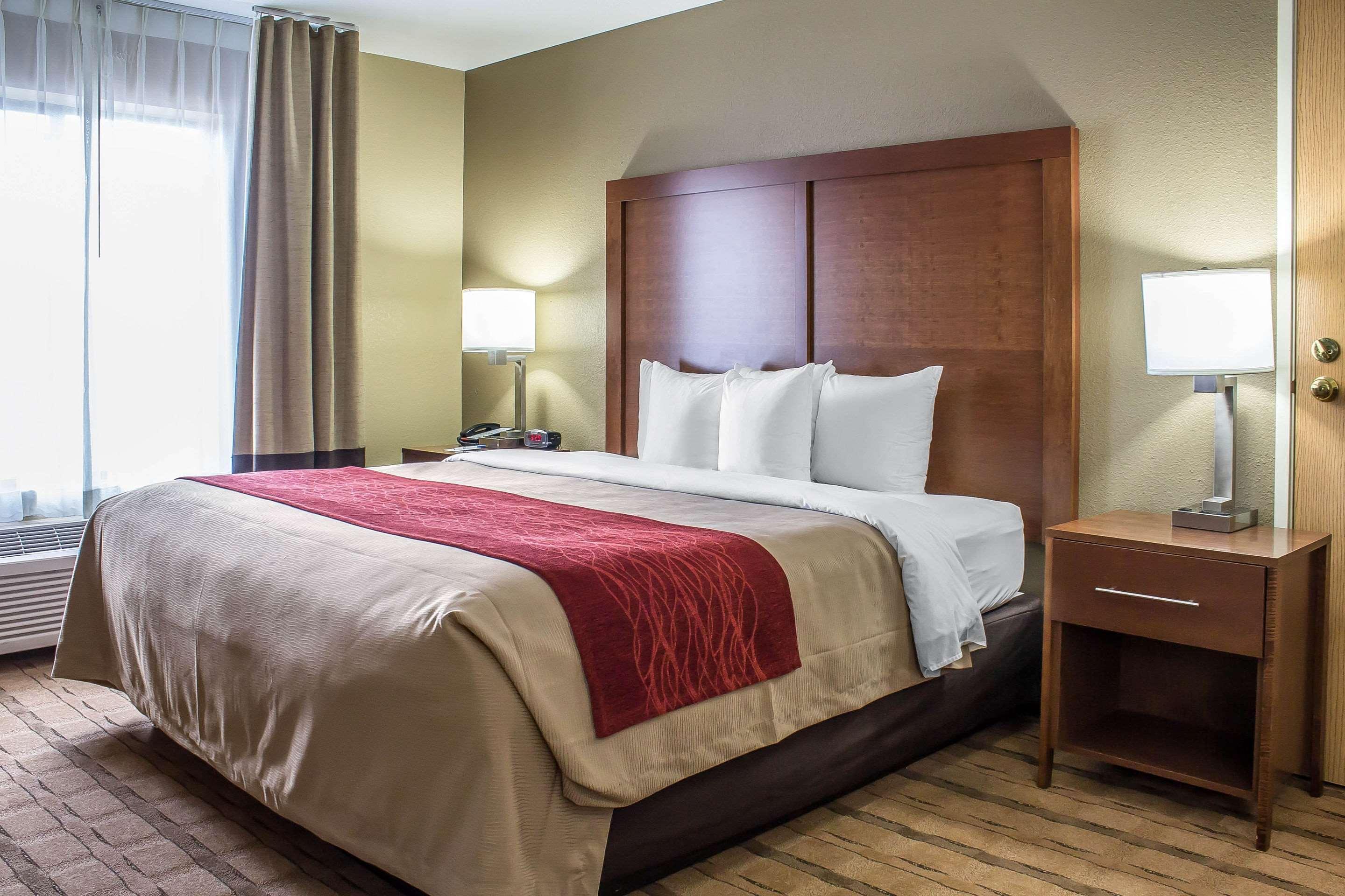 Comfort Inn & Suites Cedar Rapids North - Collins Road Экстерьер фото