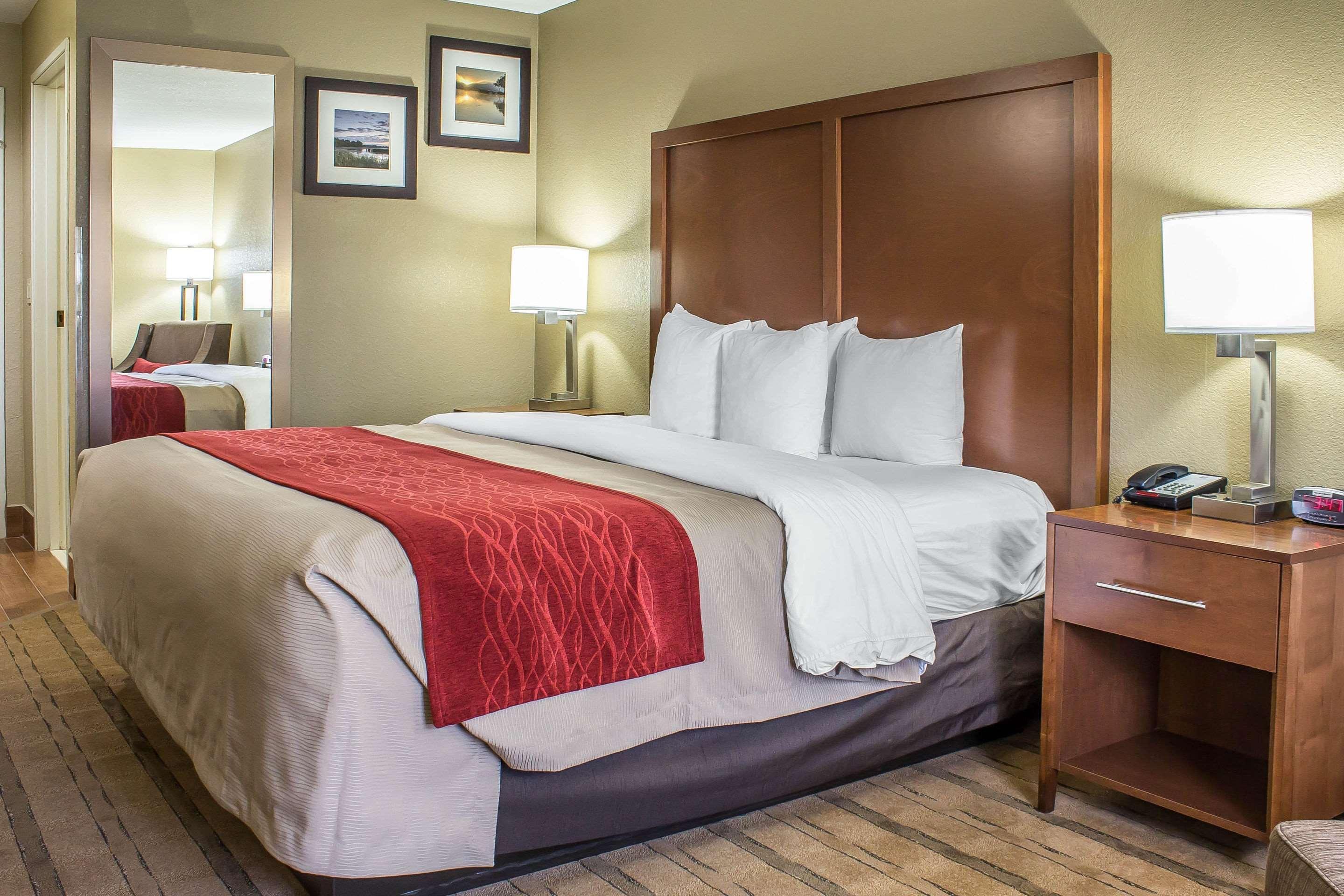 Comfort Inn & Suites Cedar Rapids North - Collins Road Экстерьер фото