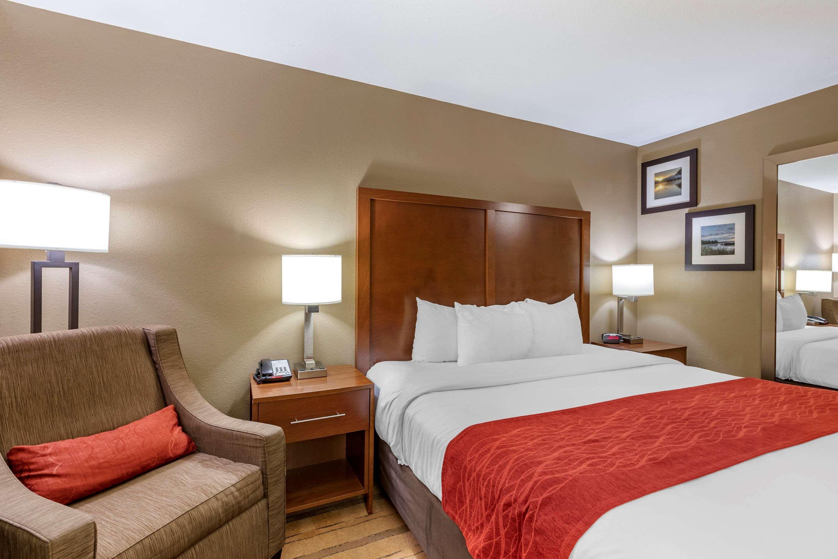Comfort Inn & Suites Cedar Rapids North - Collins Road Экстерьер фото