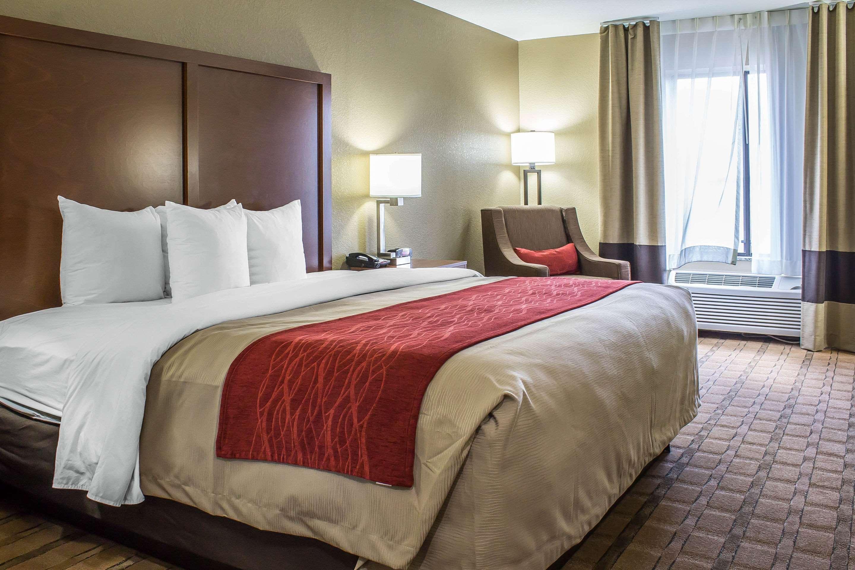 Comfort Inn & Suites Cedar Rapids North - Collins Road Экстерьер фото