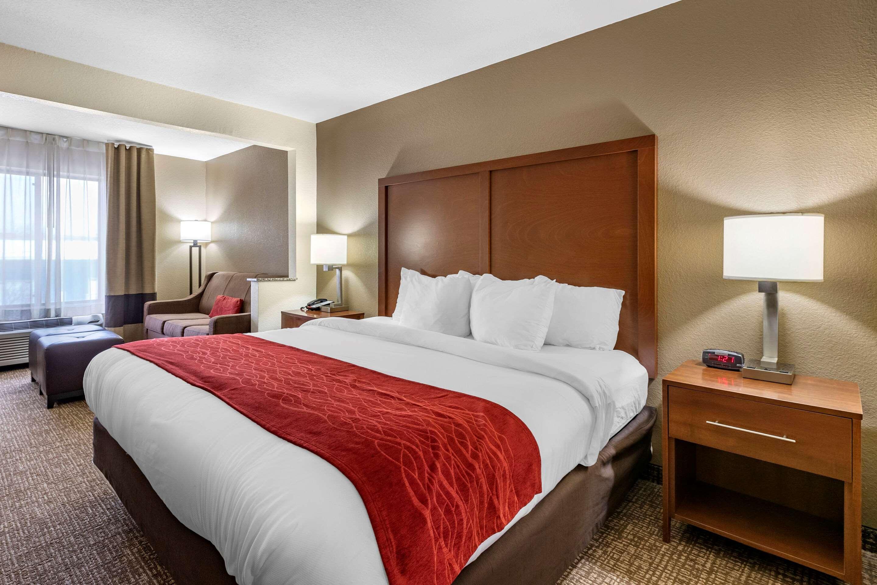 Comfort Inn & Suites Cedar Rapids North - Collins Road Экстерьер фото