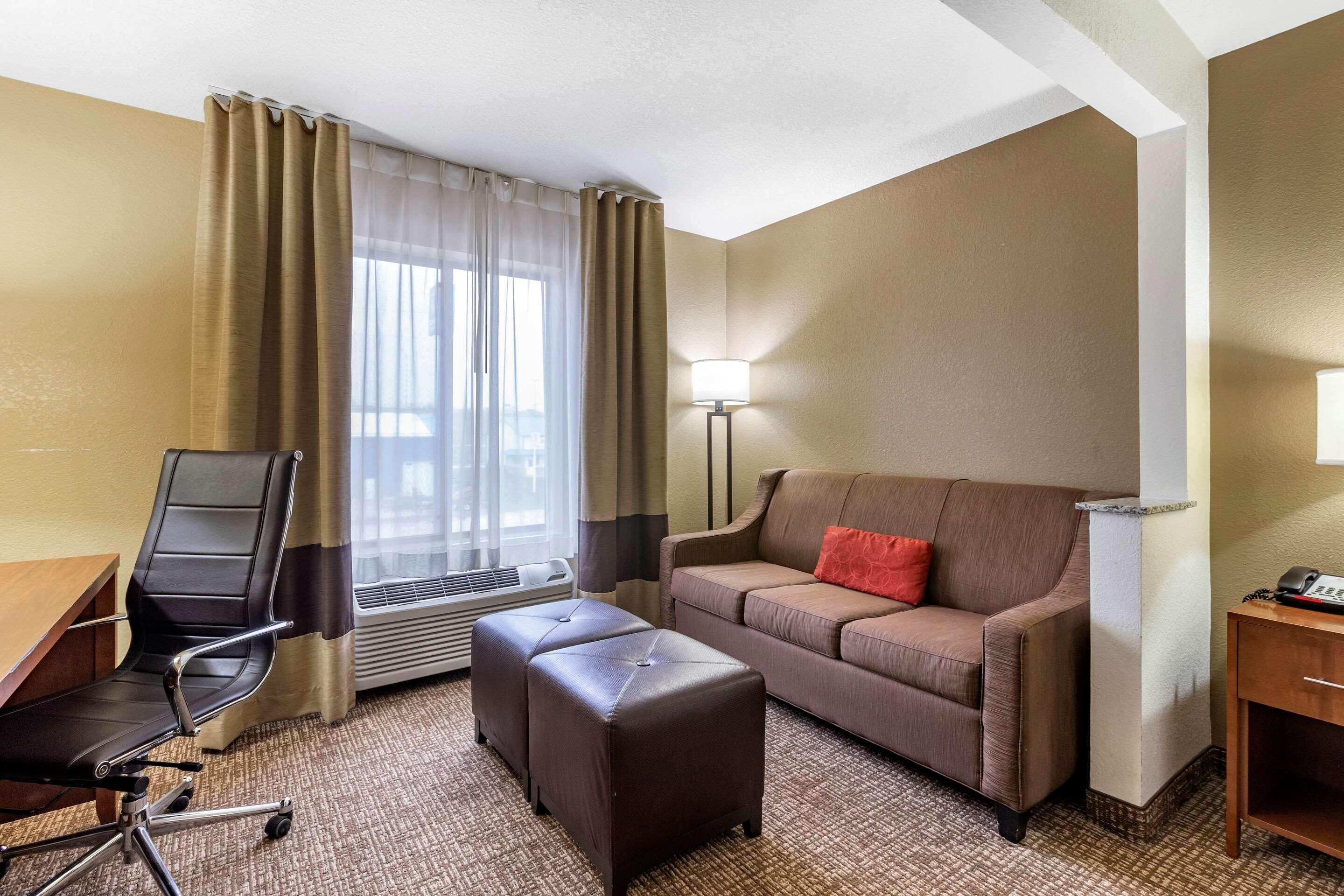 Comfort Inn & Suites Cedar Rapids North - Collins Road Экстерьер фото