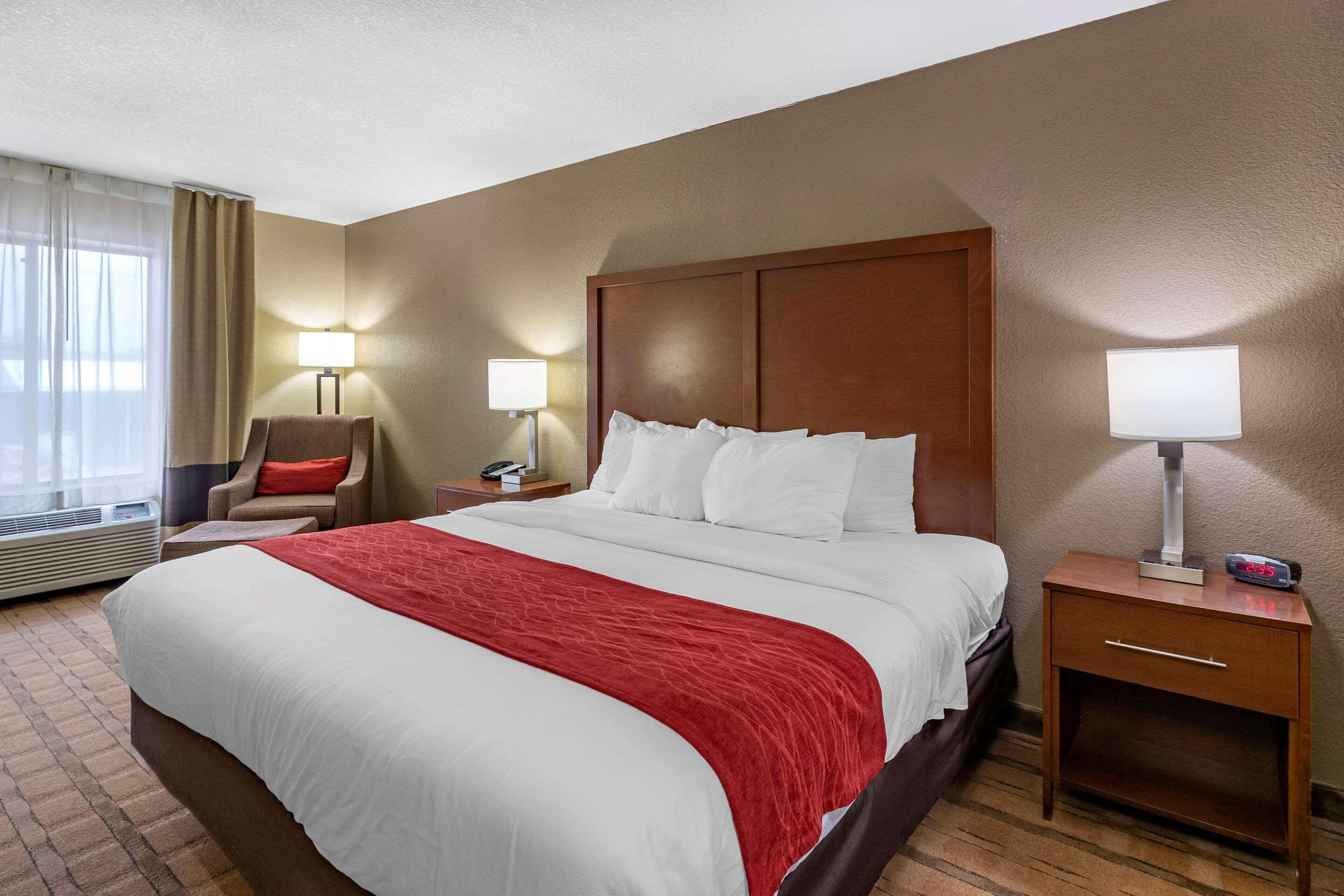 Comfort Inn & Suites Cedar Rapids North - Collins Road Экстерьер фото