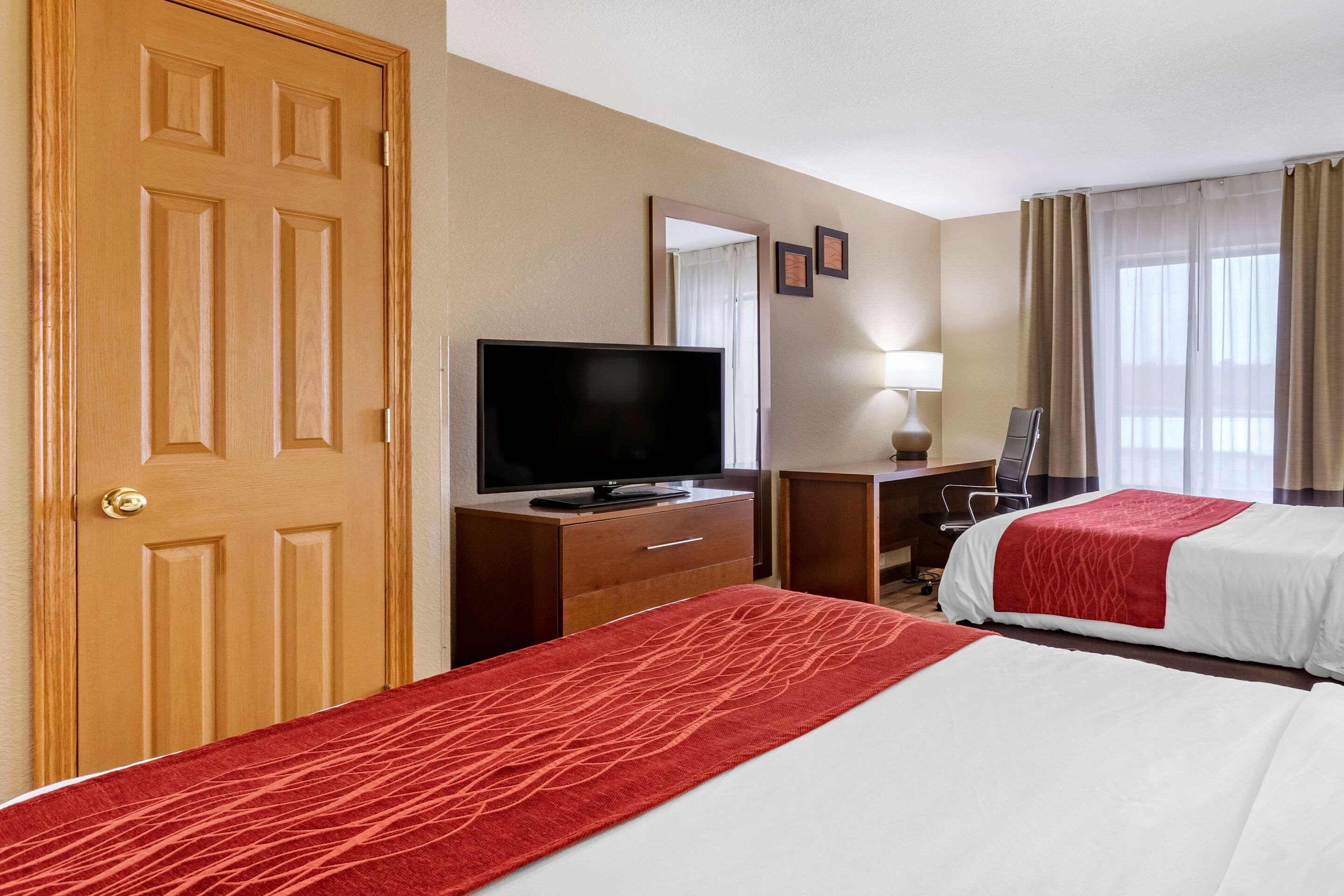 Comfort Inn & Suites Cedar Rapids North - Collins Road Экстерьер фото