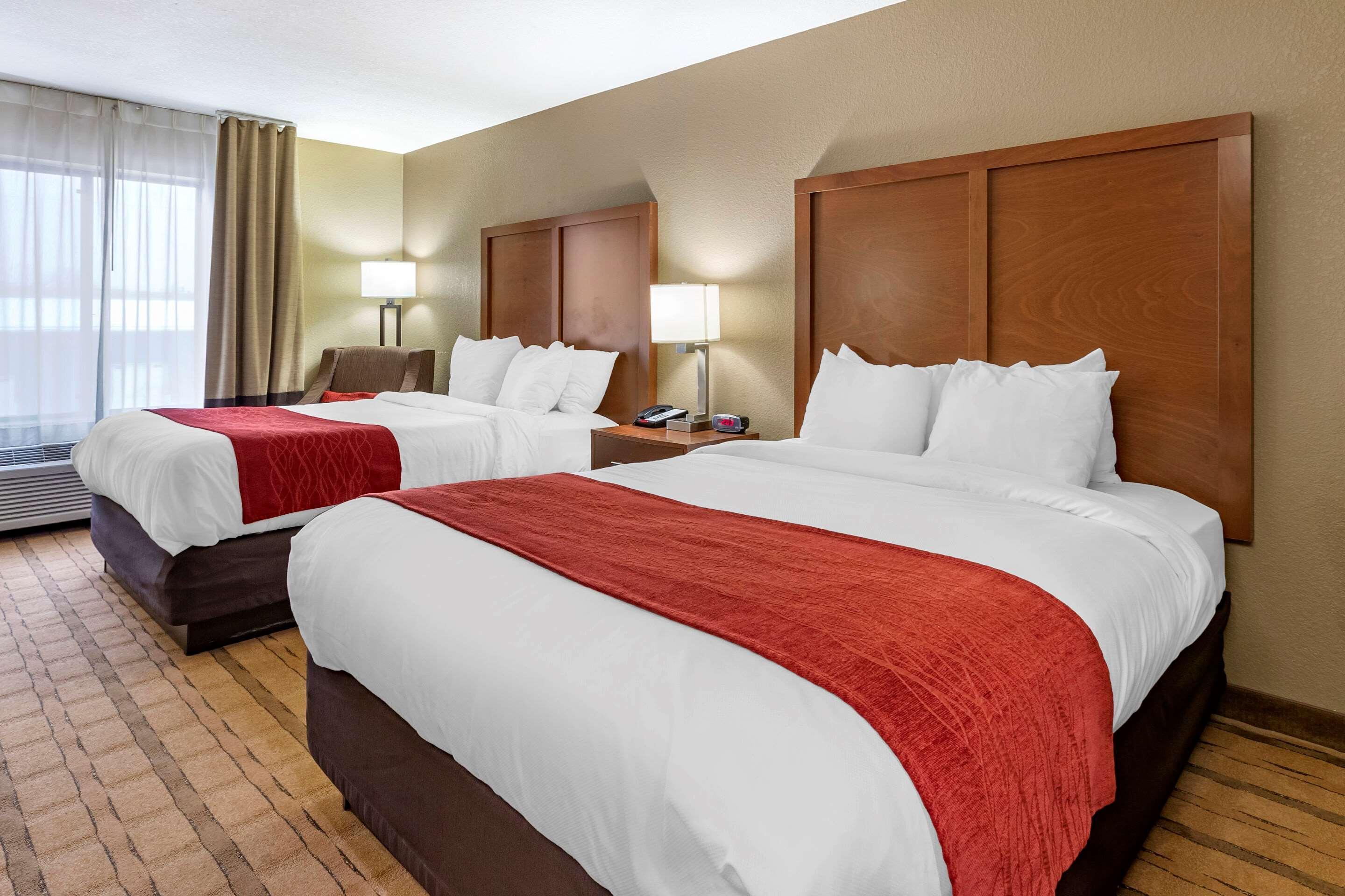 Comfort Inn & Suites Cedar Rapids North - Collins Road Экстерьер фото