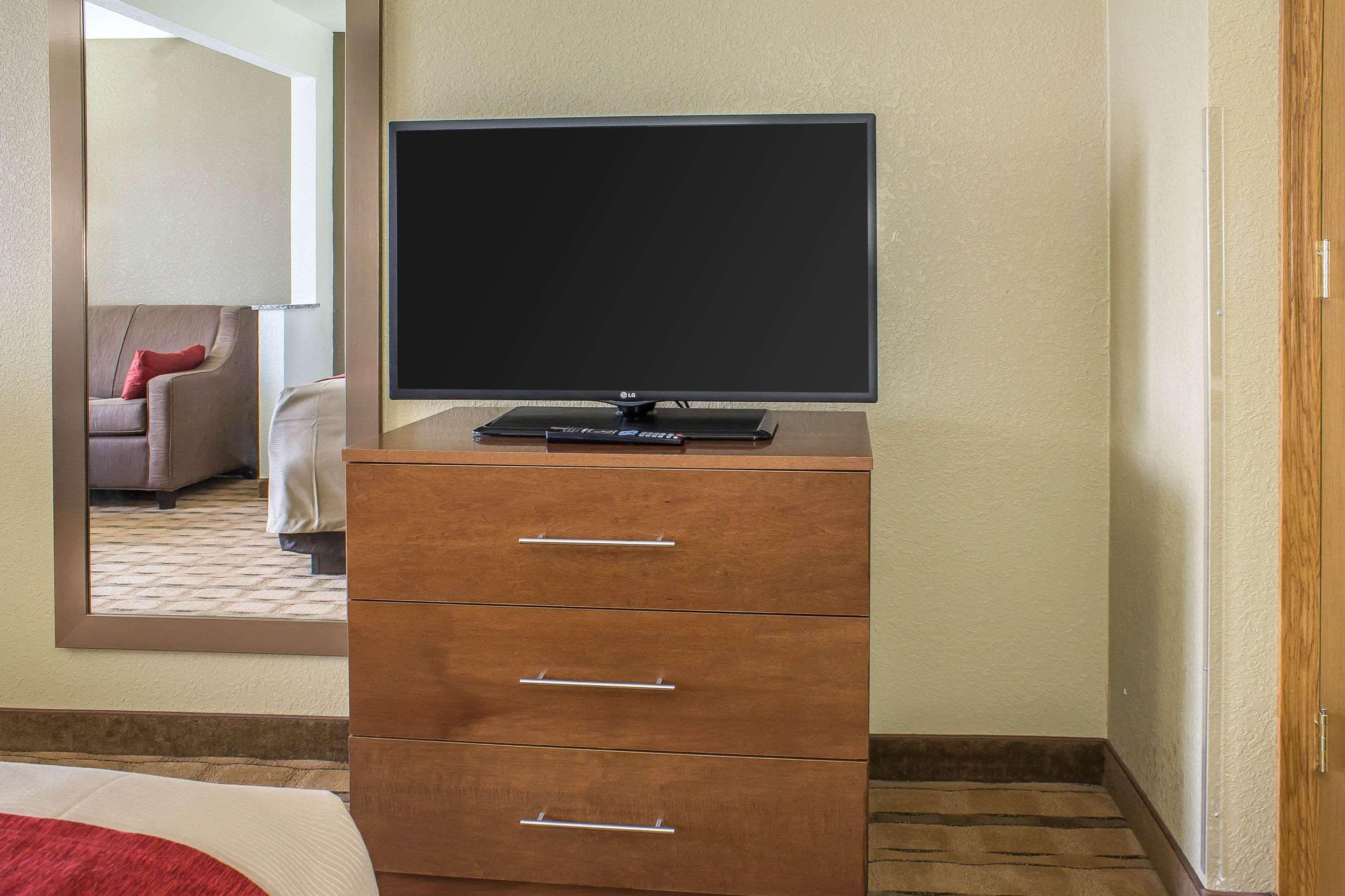 Comfort Inn & Suites Cedar Rapids North - Collins Road Экстерьер фото