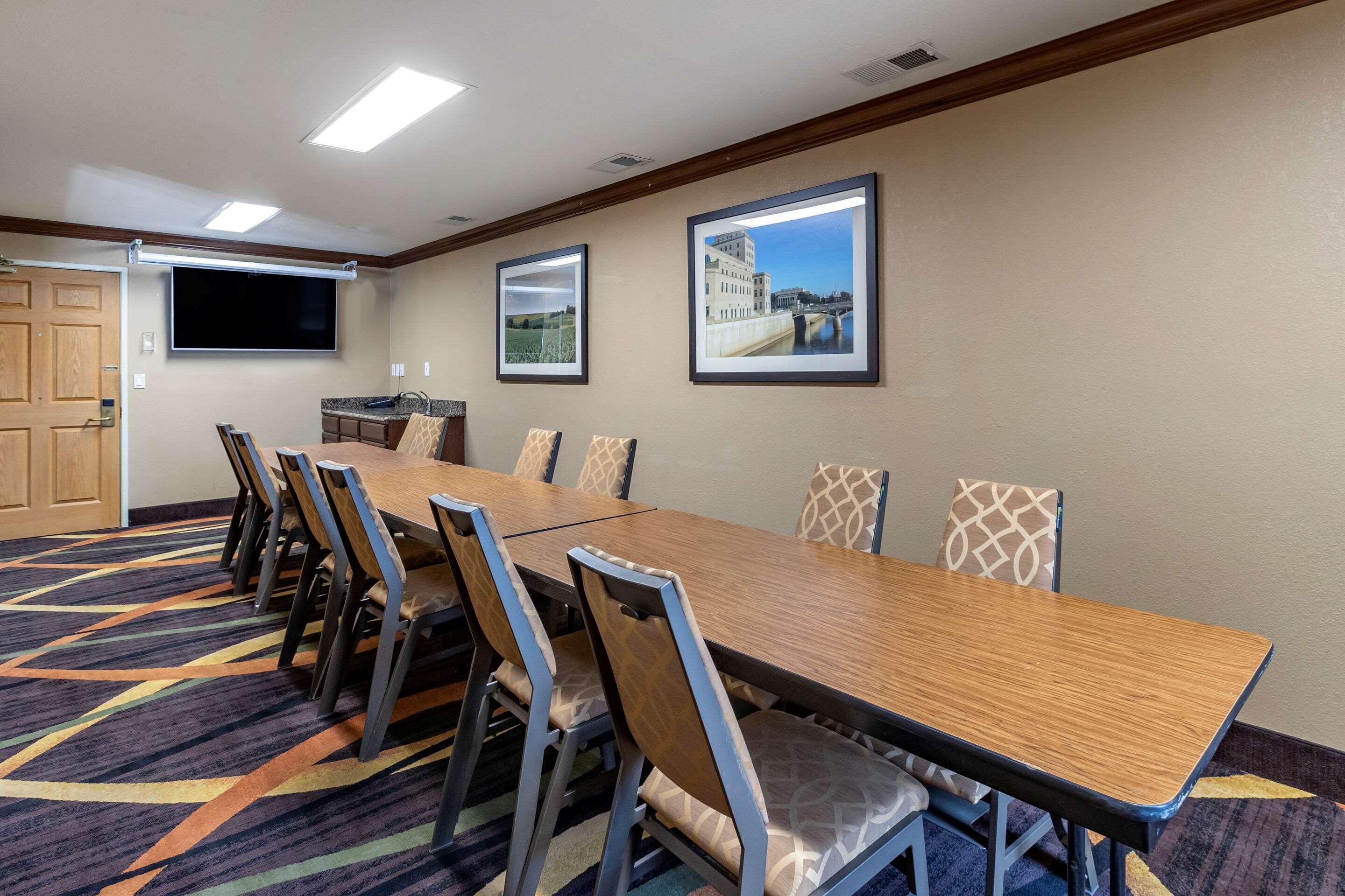 Comfort Inn & Suites Cedar Rapids North - Collins Road Экстерьер фото
