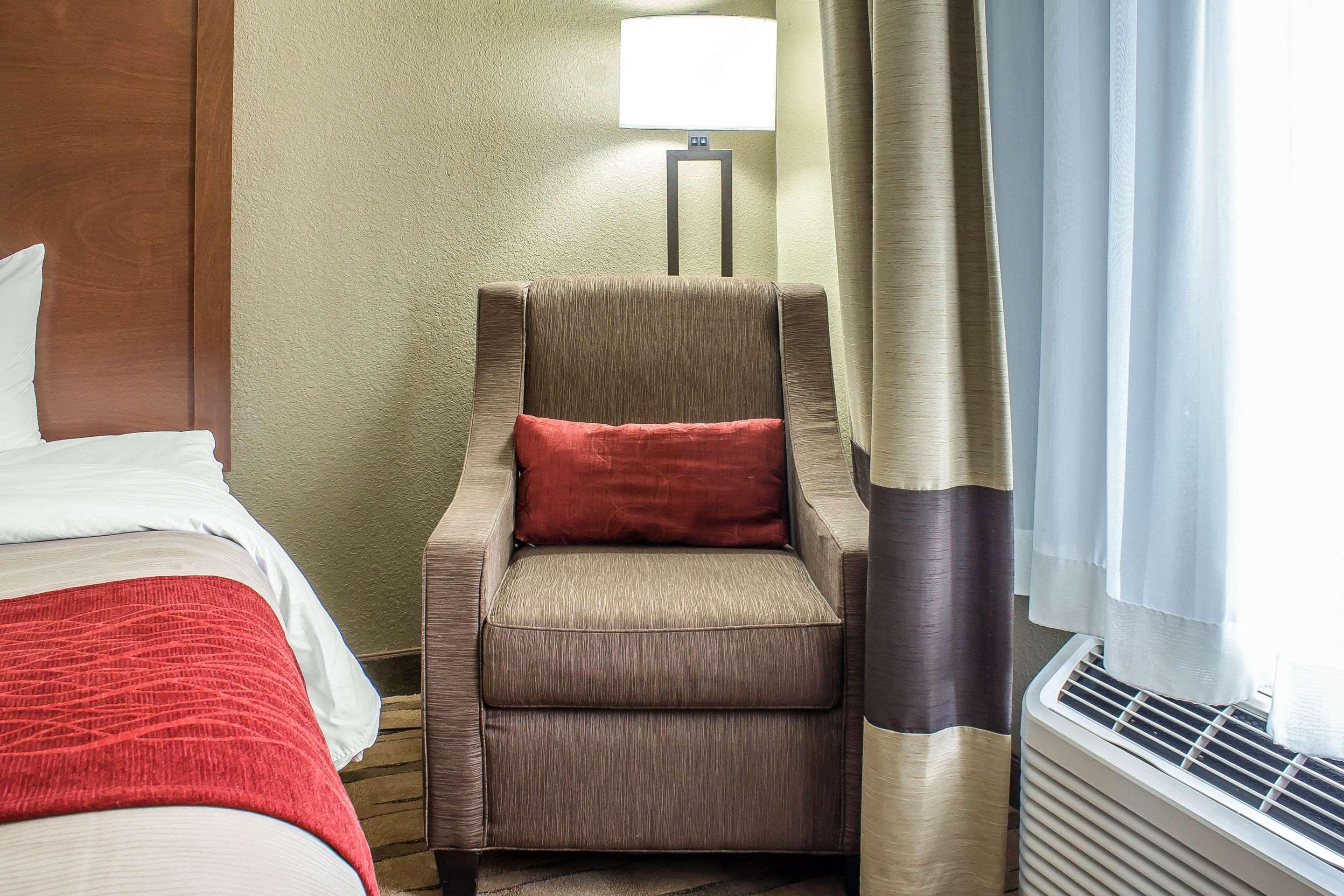 Comfort Inn & Suites Cedar Rapids North - Collins Road Экстерьер фото