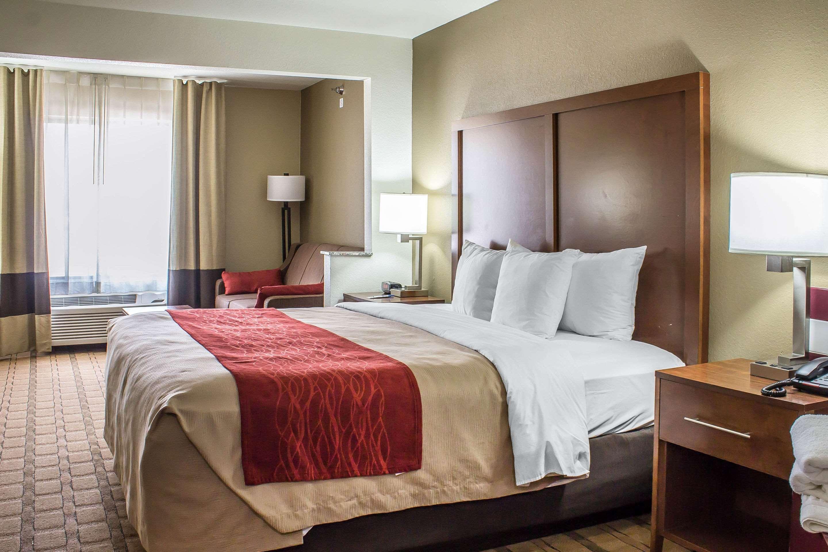 Comfort Inn & Suites Cedar Rapids North - Collins Road Экстерьер фото