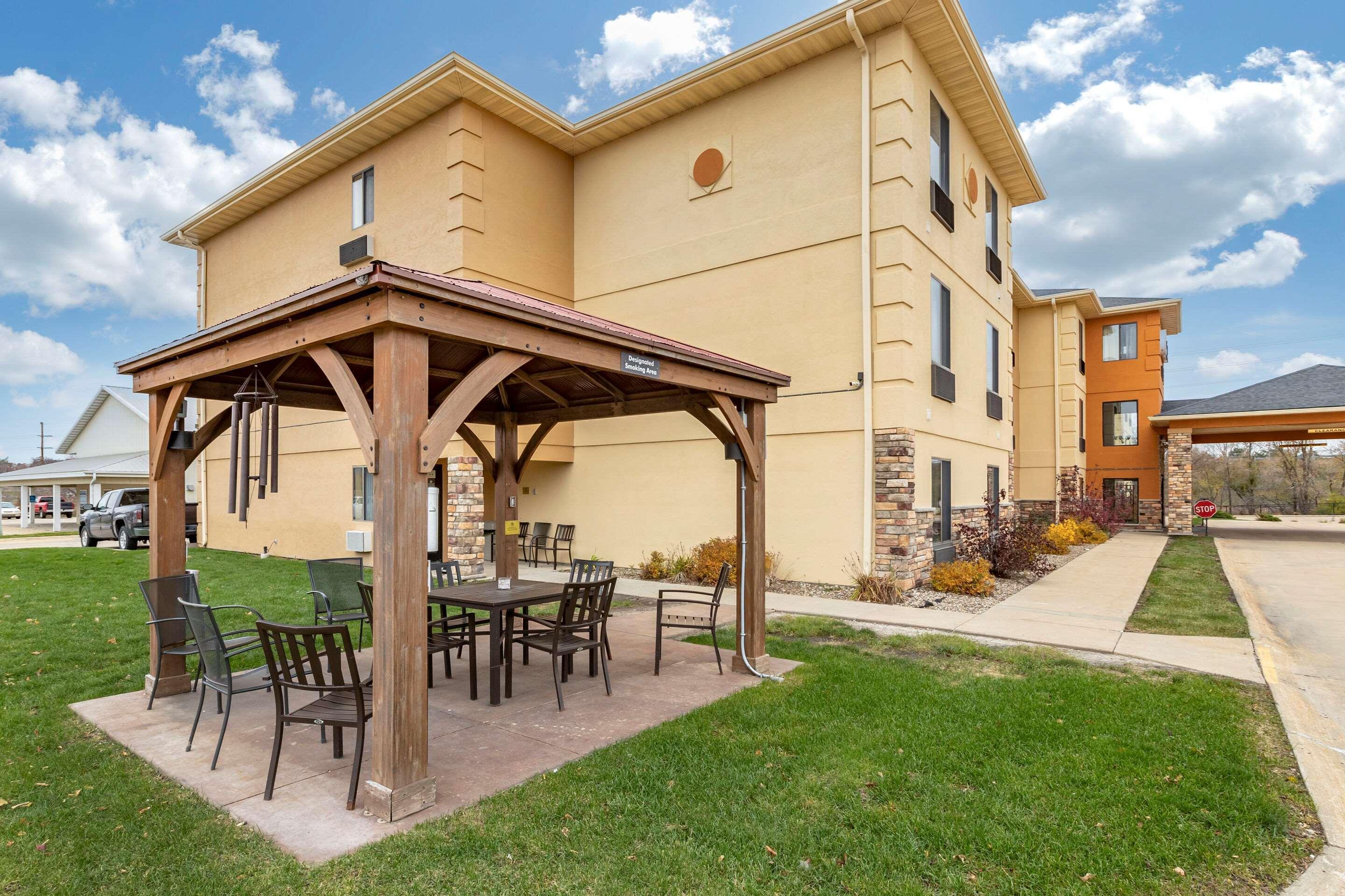 Comfort Inn & Suites Cedar Rapids North - Collins Road Экстерьер фото