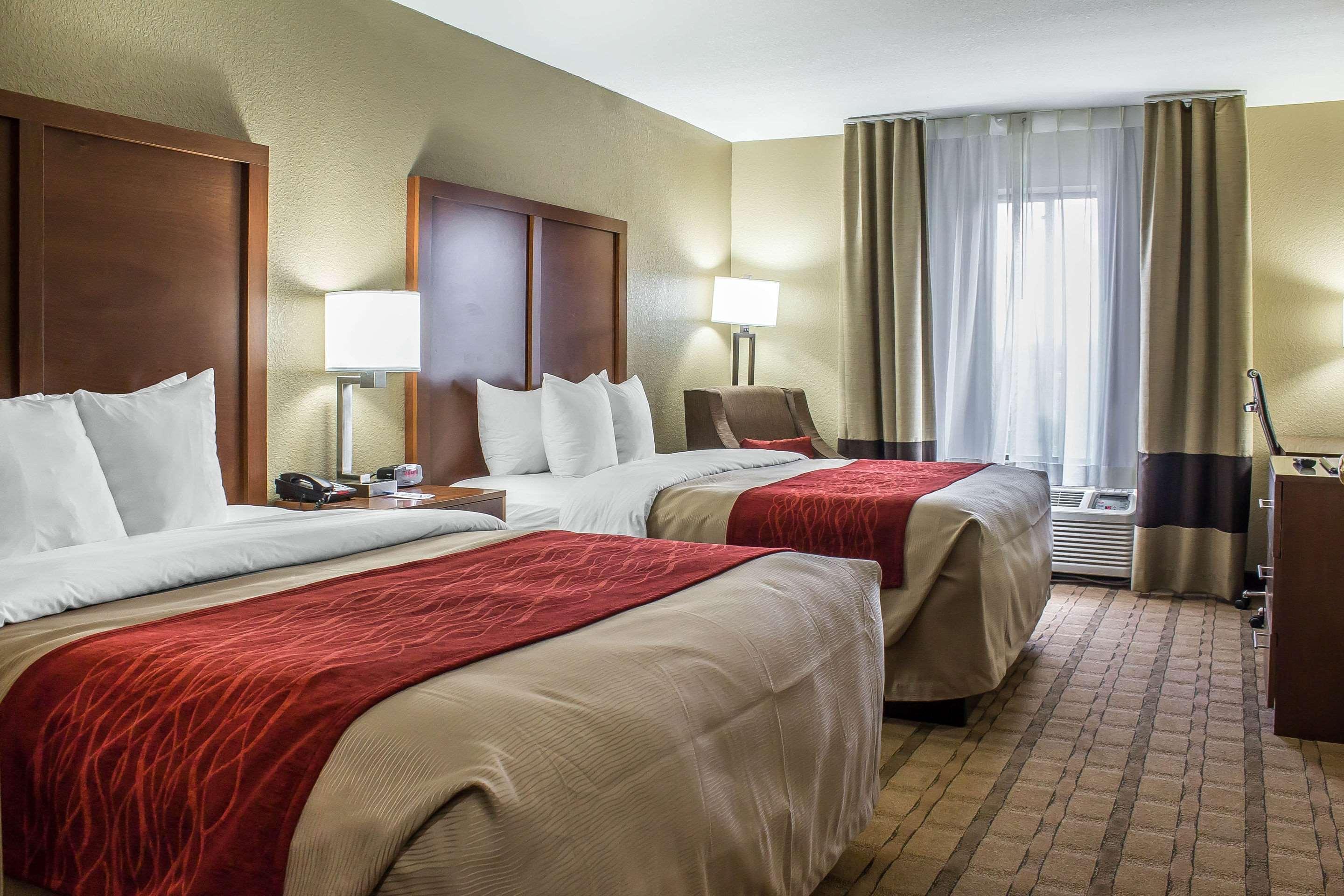 Comfort Inn & Suites Cedar Rapids North - Collins Road Экстерьер фото