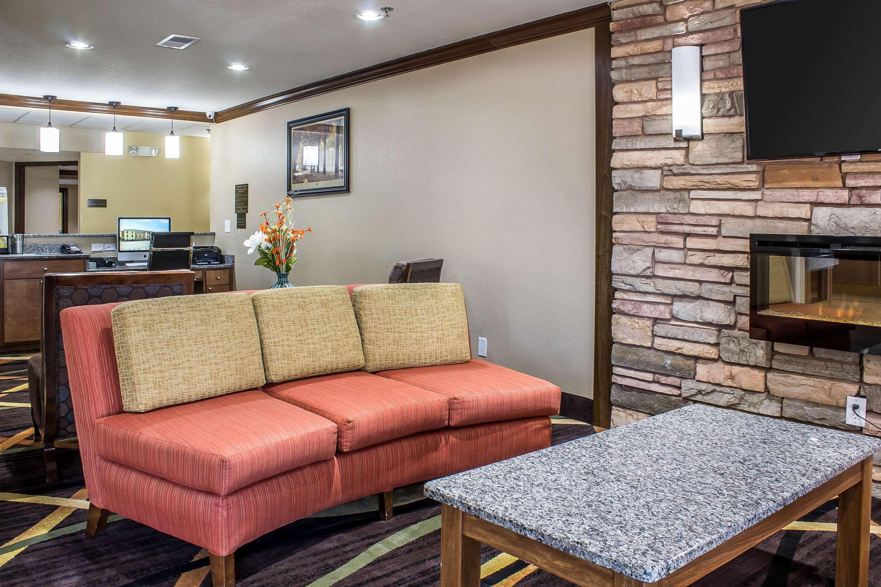 Comfort Inn & Suites Cedar Rapids North - Collins Road Экстерьер фото