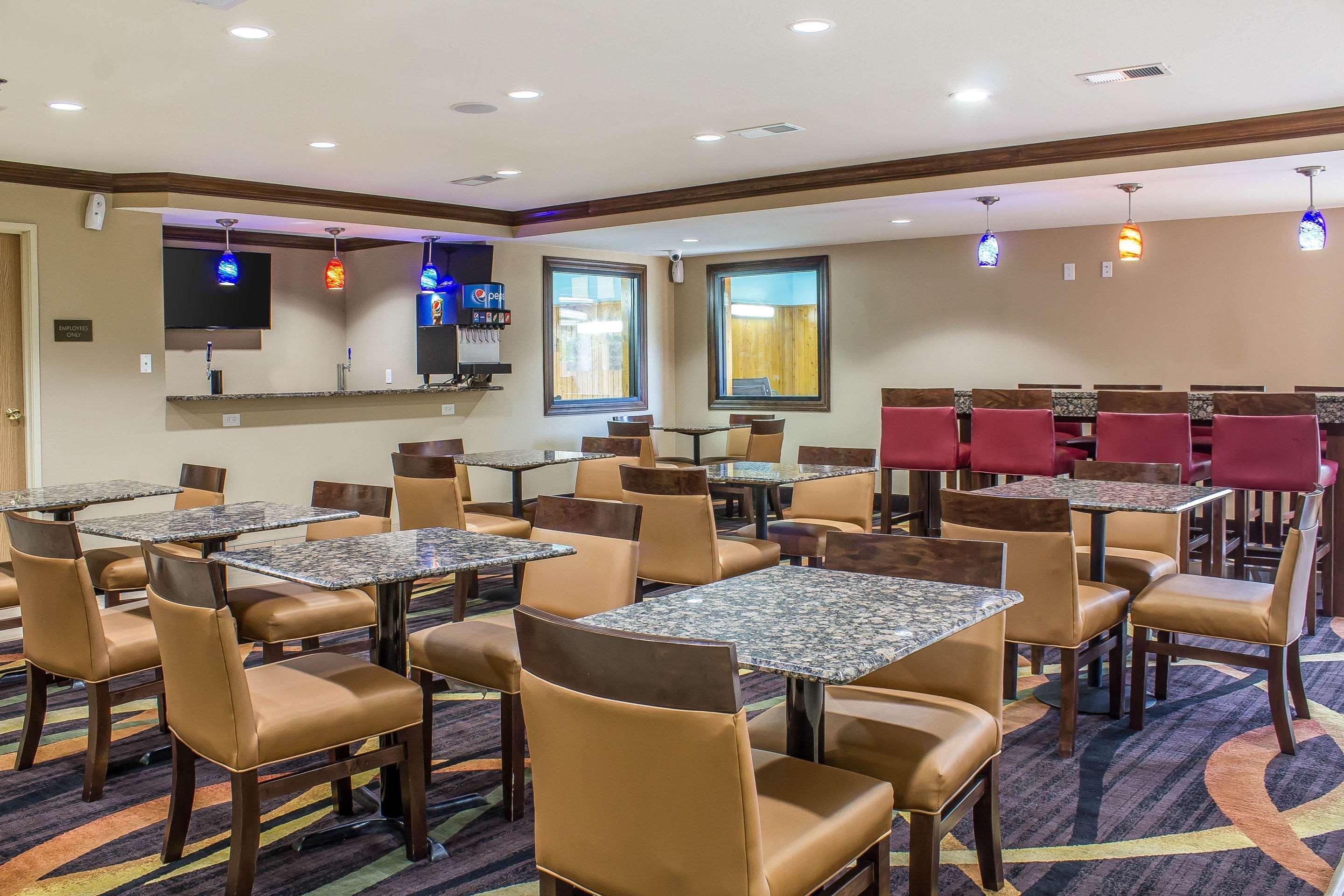 Comfort Inn & Suites Cedar Rapids North - Collins Road Экстерьер фото