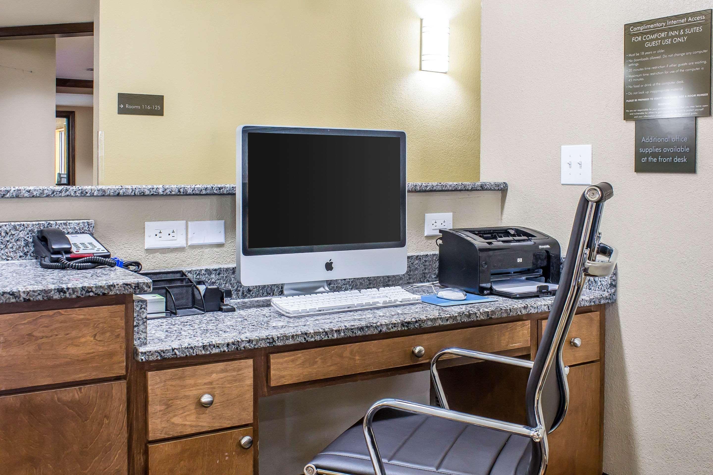 Comfort Inn & Suites Cedar Rapids North - Collins Road Экстерьер фото
