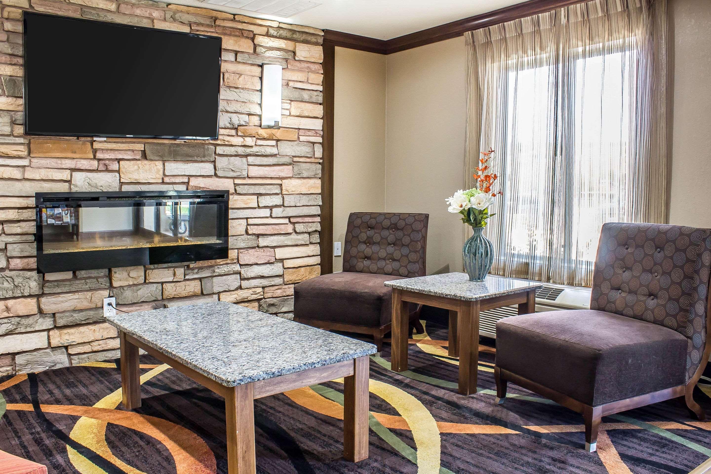 Comfort Inn & Suites Cedar Rapids North - Collins Road Экстерьер фото