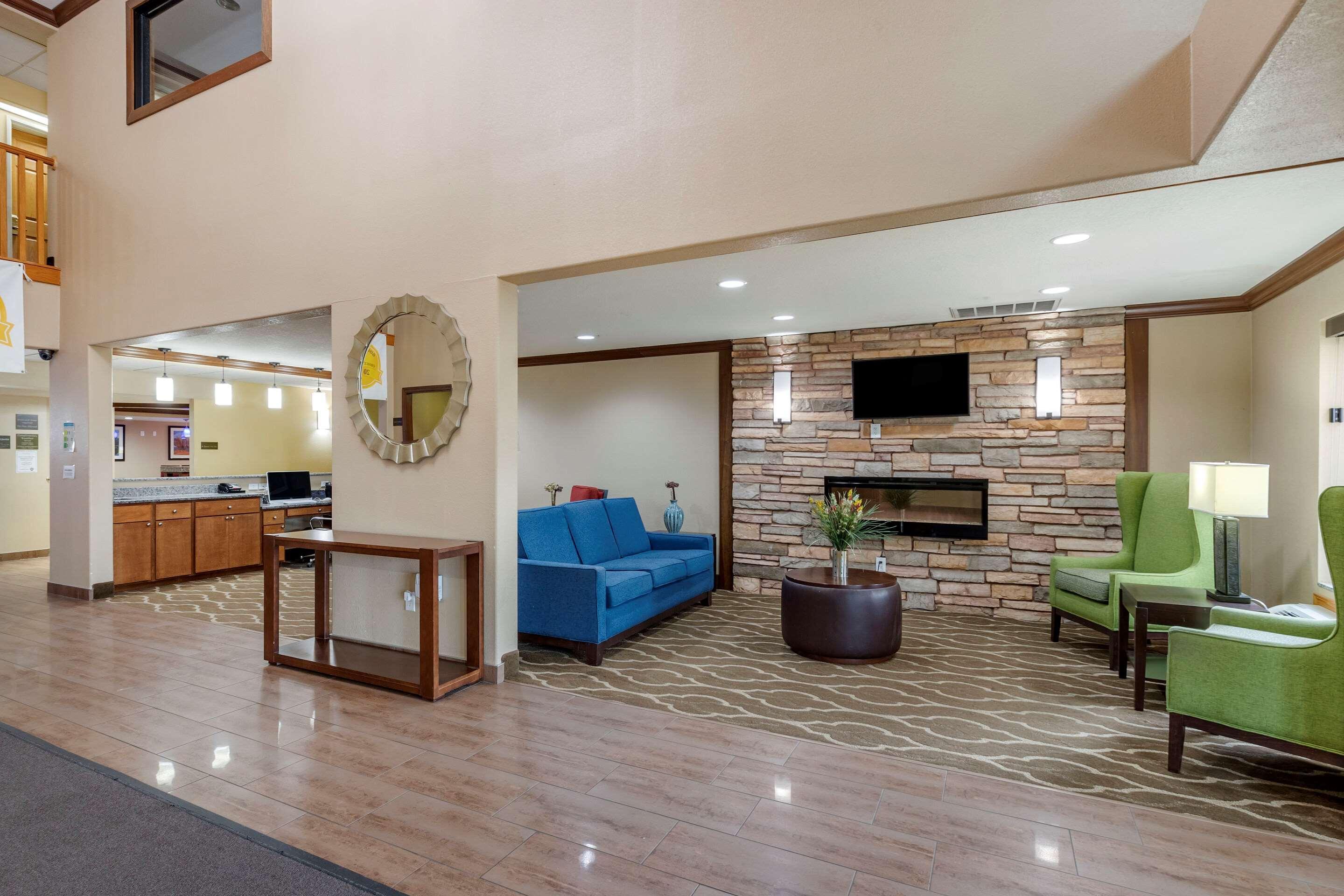 Comfort Inn & Suites Cedar Rapids North - Collins Road Экстерьер фото