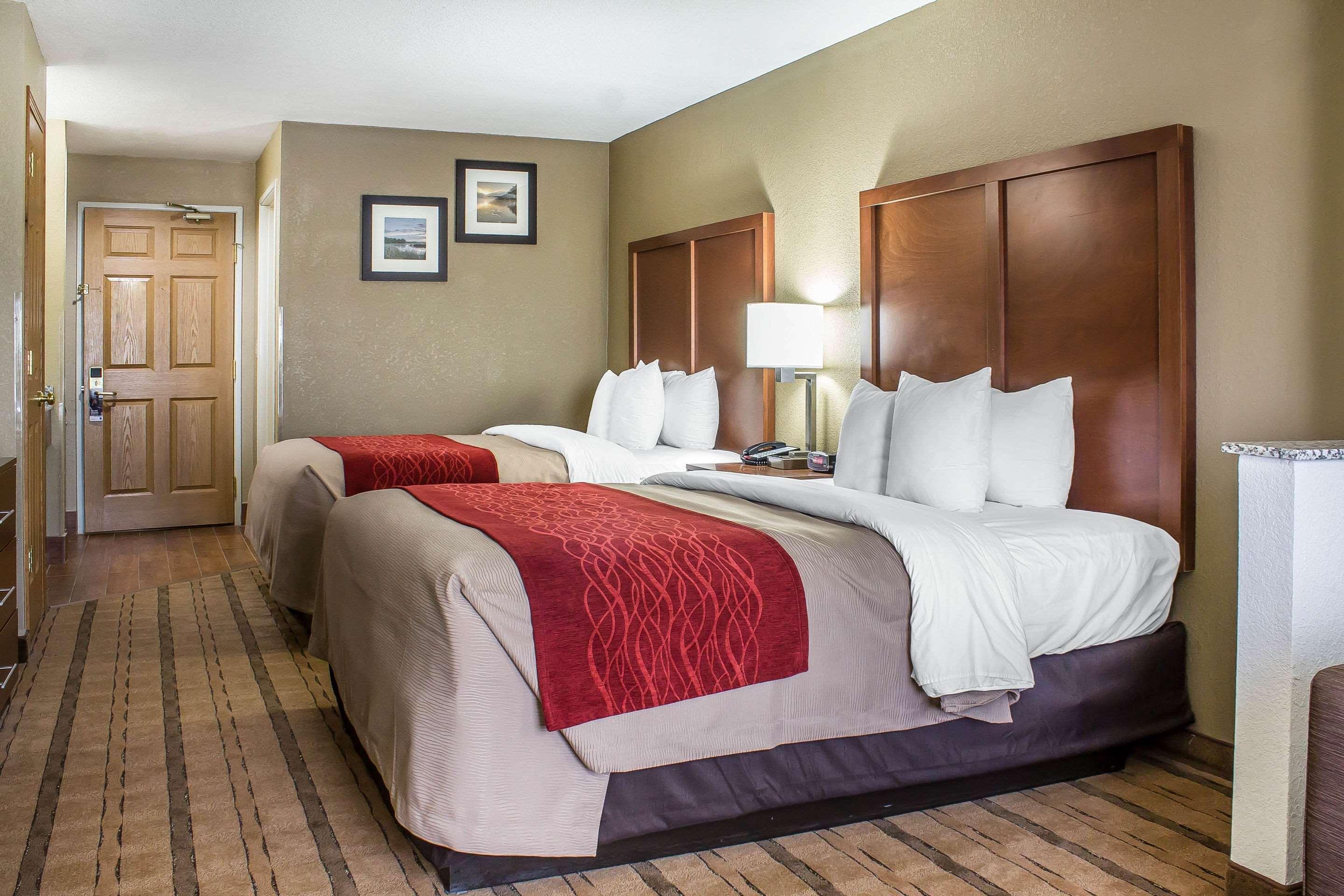 Comfort Inn & Suites Cedar Rapids North - Collins Road Экстерьер фото
